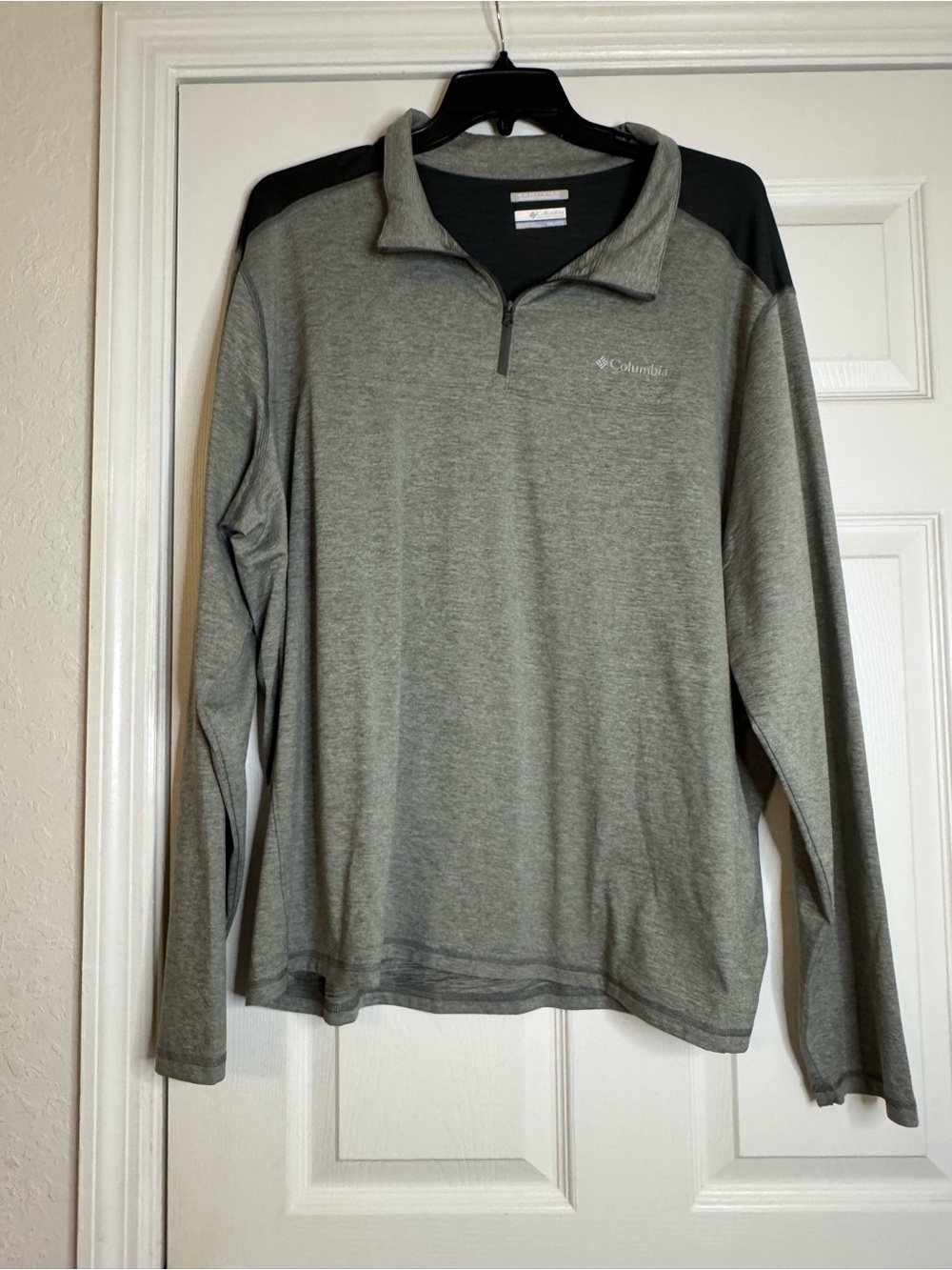 Columbia Men's Grey Quarter-Zip Pullover
